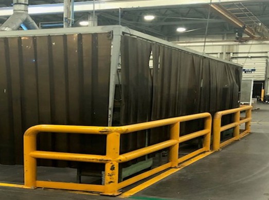 Cabina de soldadura con volteadoras, extracción y cortinas ámbar